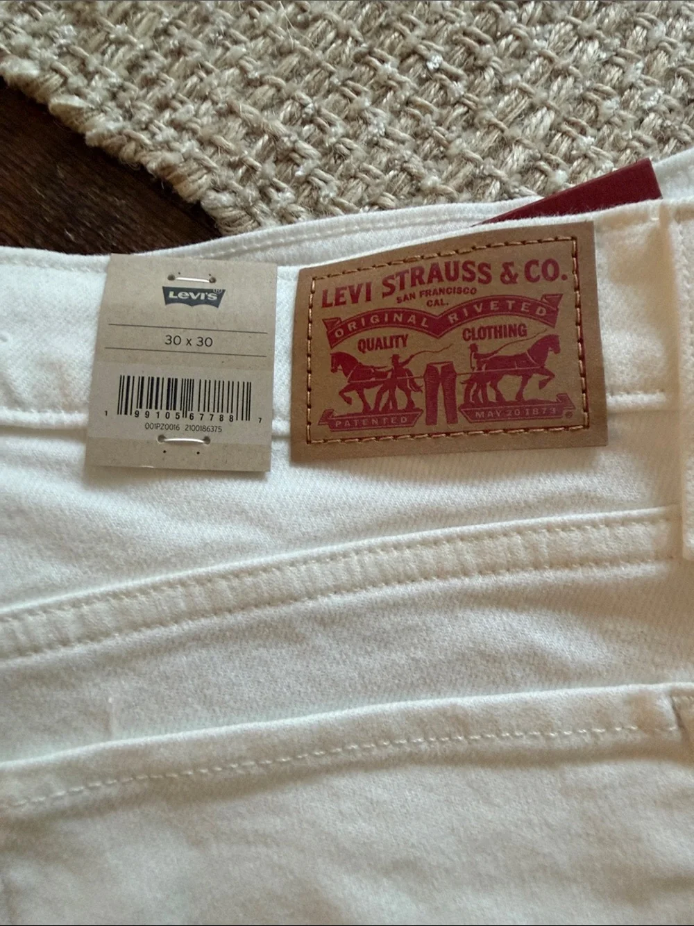 Levi's White Jeans with Brown Leather Patch and Red Tab - Picture 2 of 6